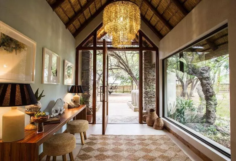 هتل Amani Safari Camp