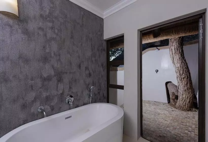 هتل Amani Safari Camp