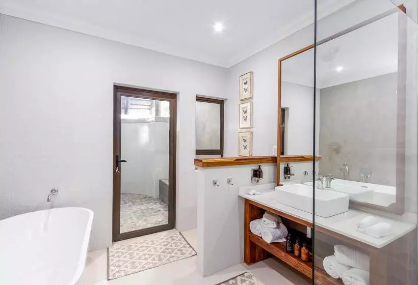 هتل Amani Safari Camp