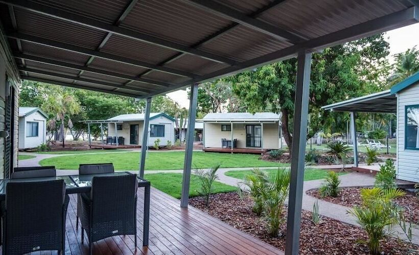 בית מלון כפרי Kimberleyland Waterfront Holiday Park