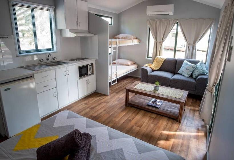 בית מלון כפרי Kimberleyland Waterfront Holiday Park