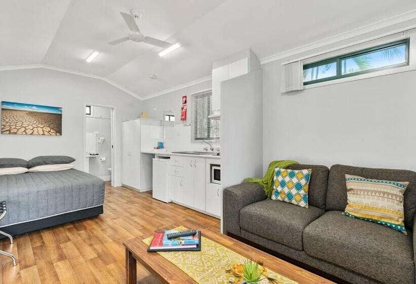 בית מלון כפרי Kimberleyland Waterfront Holiday Park