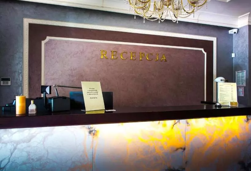 Hotelli Willa Alexander Resort & Spa   Caloroczny Kryty Basen