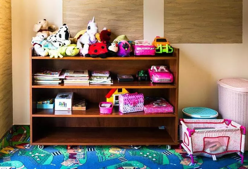 Hotelli Willa Alexander Resort & Spa   Caloroczny Kryty Basen