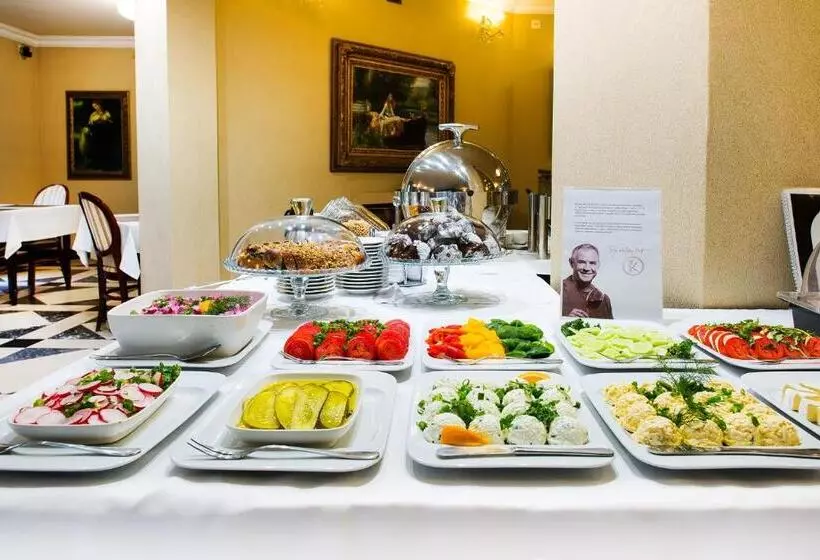 Hotelli Willa Alexander Resort & Spa   Caloroczny Kryty Basen