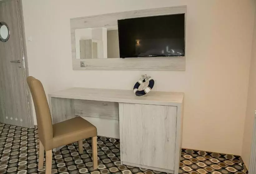 Majatalo Marina Mielno Z Widokiem Na Jezioro