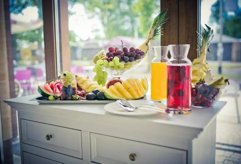 Majatalo Marina Mielno Z Widokiem Na Jezioro