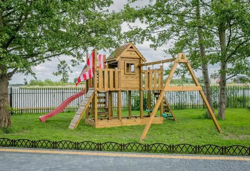 Majatalo Marina Mielno Z Widokiem Na Jezioro