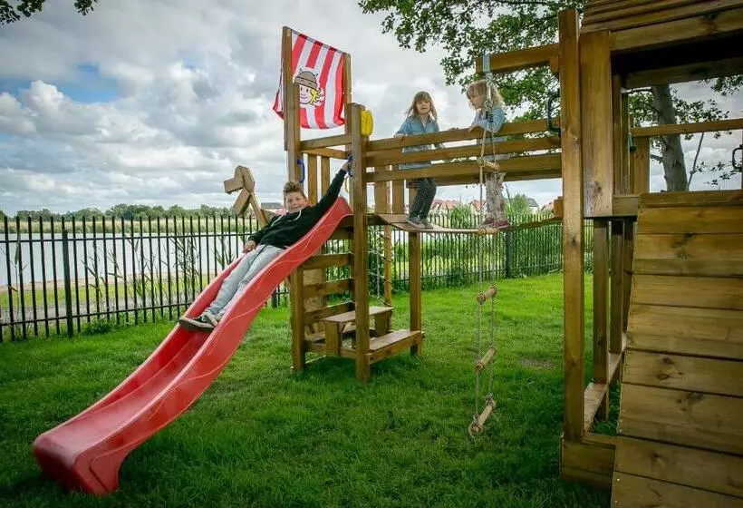 Majatalo Marina Mielno Z Widokiem Na Jezioro