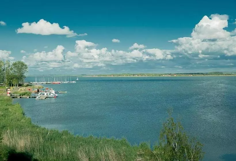 Majatalo Marina Mielno Z Widokiem Na Jezioro