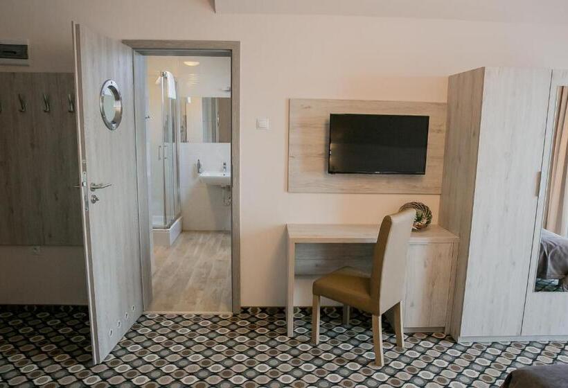 פנסיון Marina Mielno Z Widokiem Na Jezioro