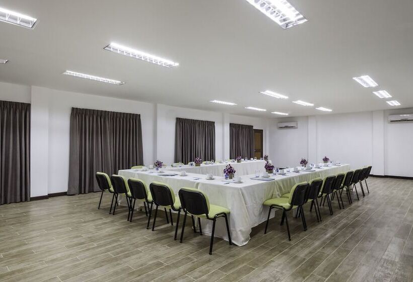 בית מלון כפרי Discovery Coron Formerly Club Paradise Palawan