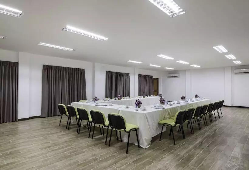 호텔 Discovery Coron Formerly Club Paradise Palawan