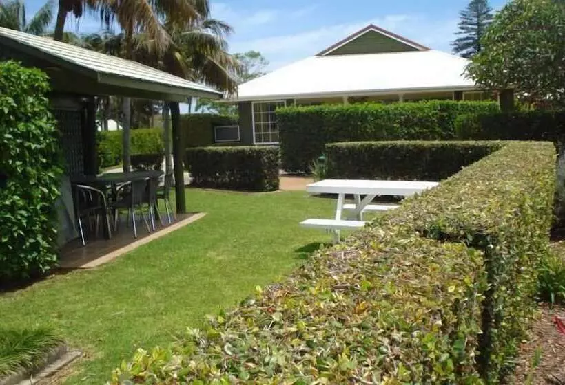 هتل Shiralee Executive Cottages