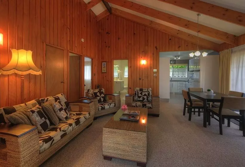 هتل Shiralee Executive Cottages