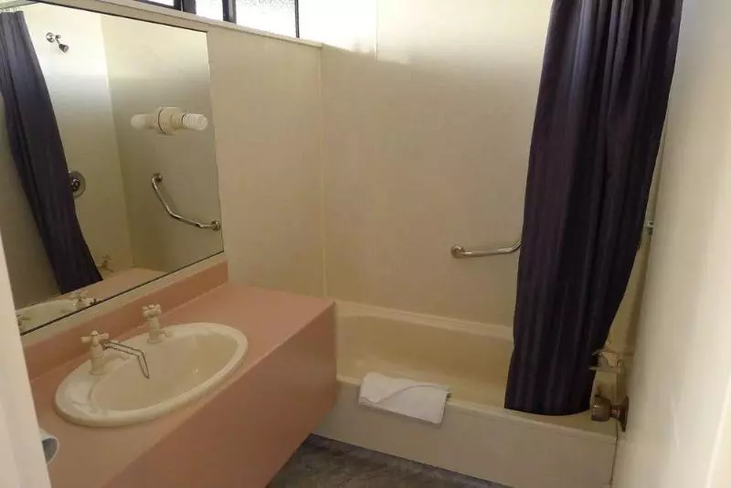 酒店 The Village Inn