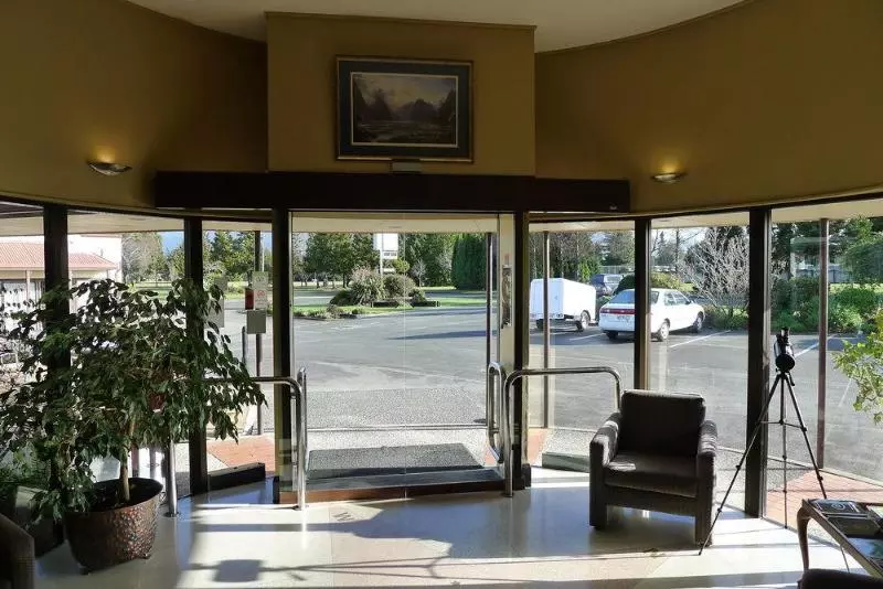 酒店 The Village Inn