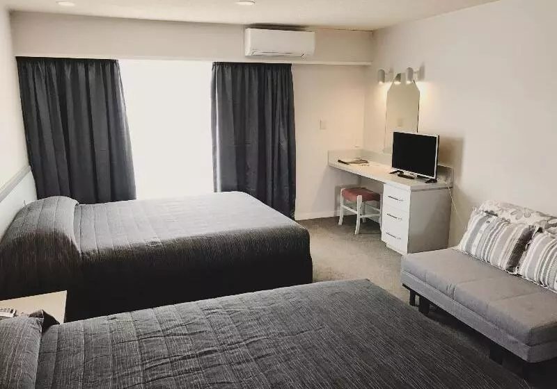 酒店 The Village Inn