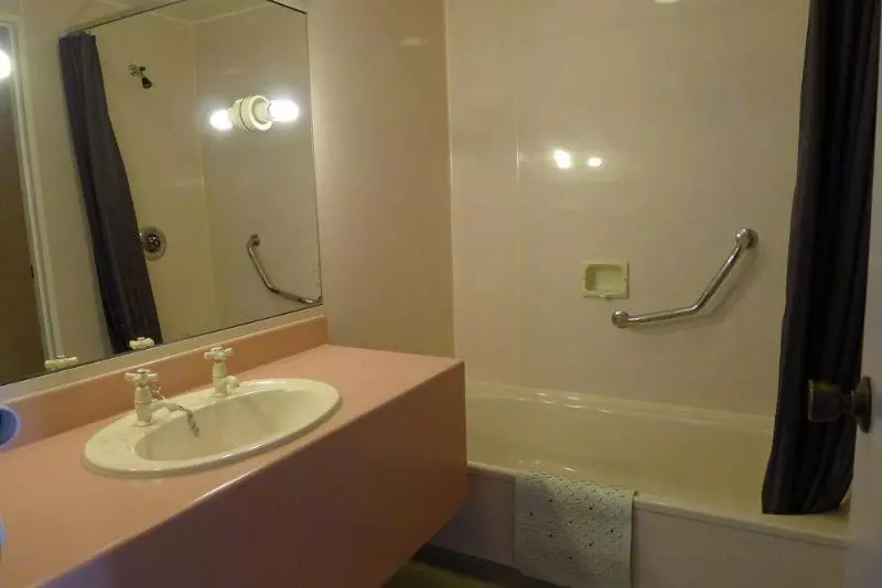 酒店 The Village Inn