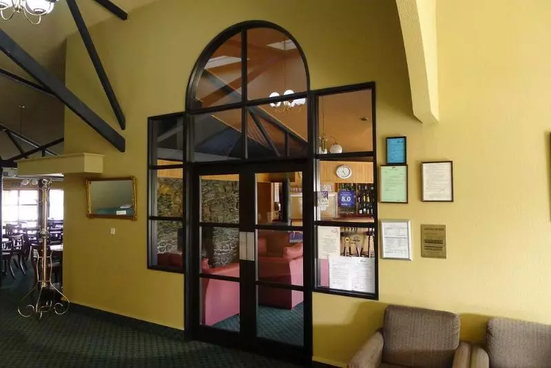 酒店 The Village Inn