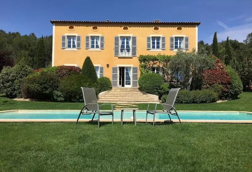 Aamiaismajoitus (B&B) La Bastide Tara