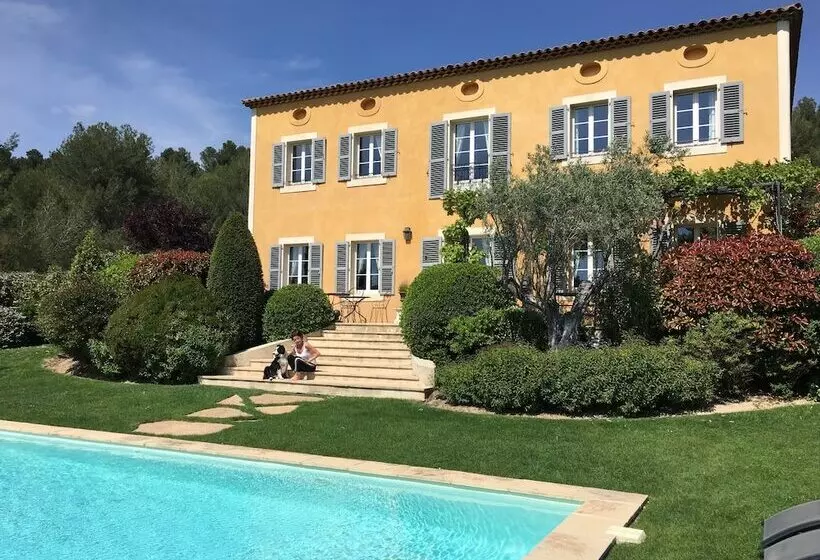 Aamiaismajoitus (B&B) La Bastide Tara