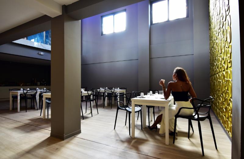 هتل Adonis Cupecoy