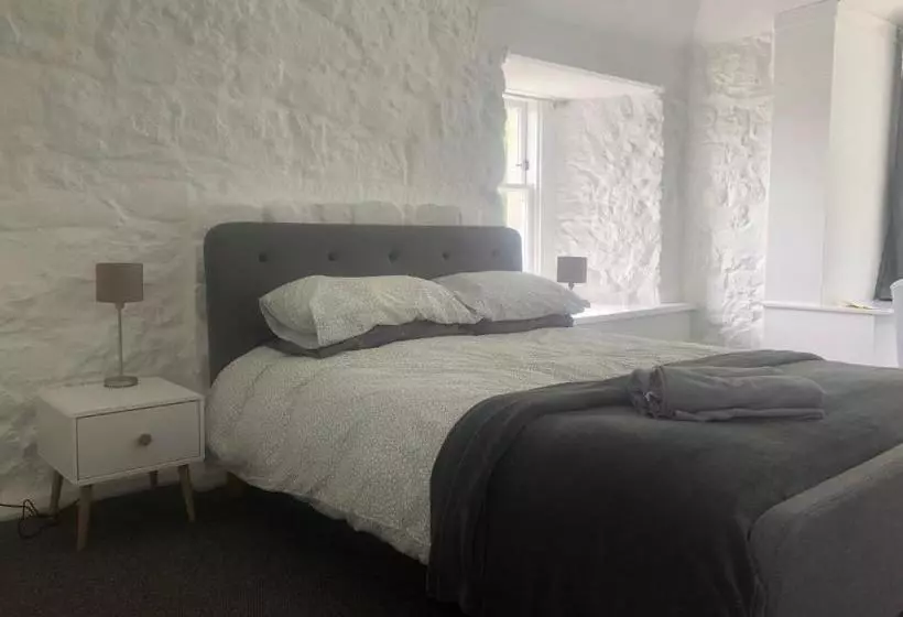 Hartfield House Hostel