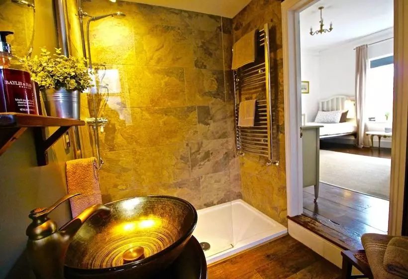 Aamiaismajoitus (B&B) Castle Hill House