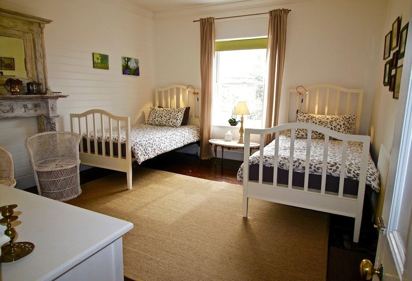 مبيت وإفطار Castle Hill House