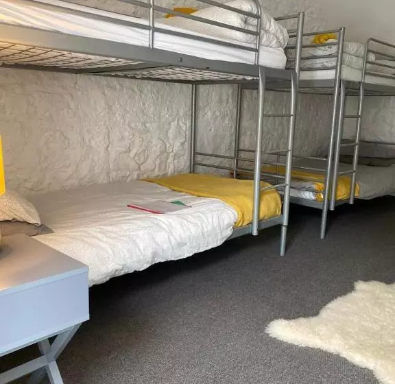 Hartfield House Hostel