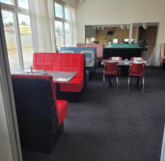 בית מלון כפרי Highway