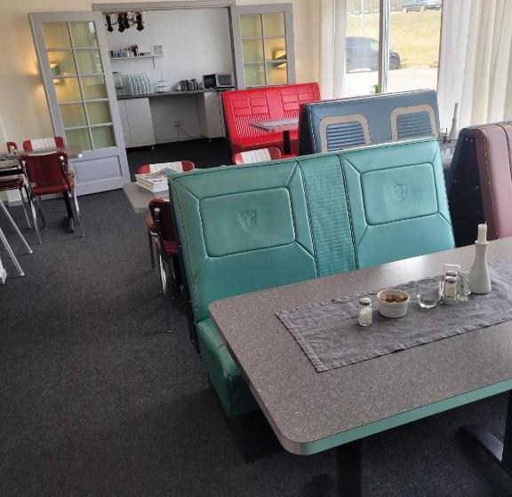 בית מלון כפרי Highway