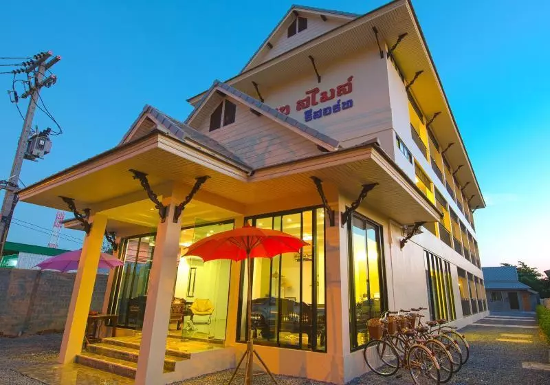 هتل Saksuksmile Resort