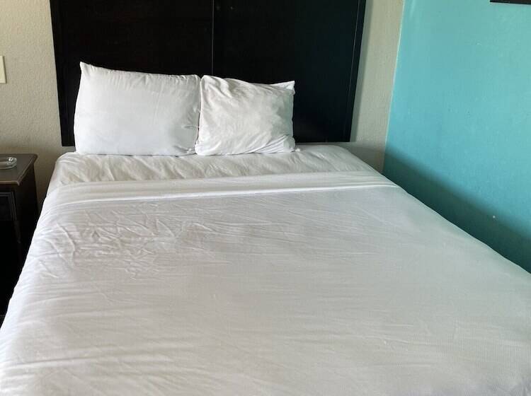 فندق على الطريق Express Inn West Memphis