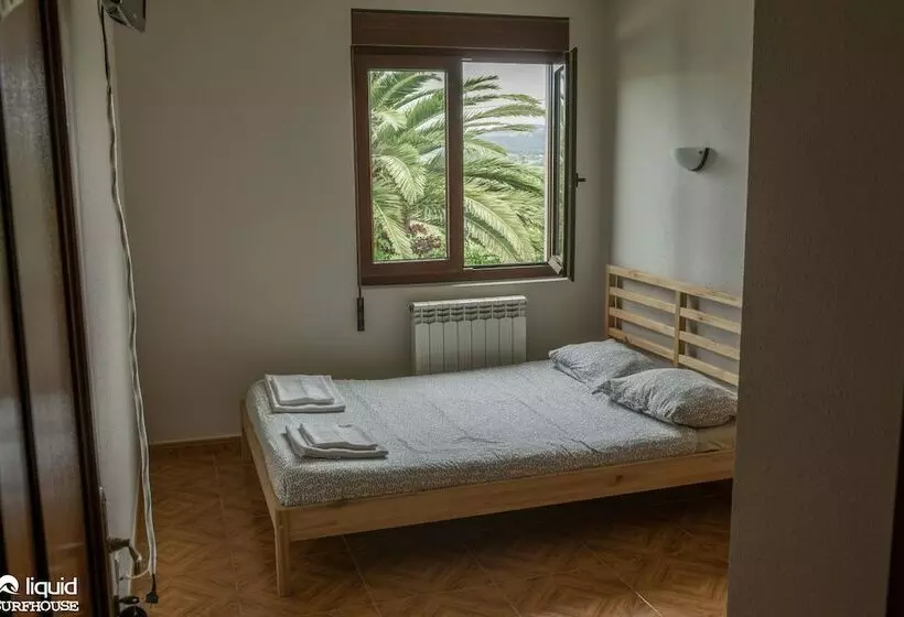 Retkeilymaja Liquid Surfhouse