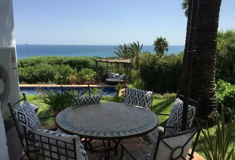 Aamiaismajoitus (B&B) Casa Bahia De Casares