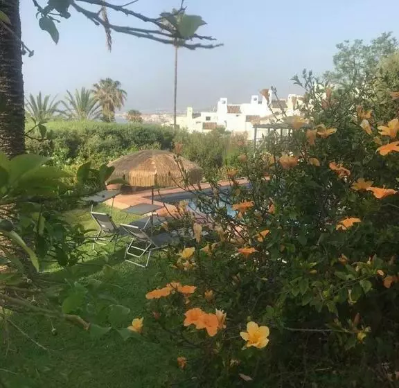 Aamiaismajoitus (B&B) Casa Bahia De Casares