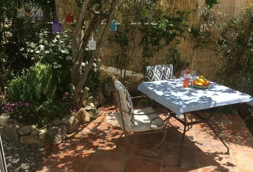 Aamiaismajoitus (B&B) Casa Bahia De Casares