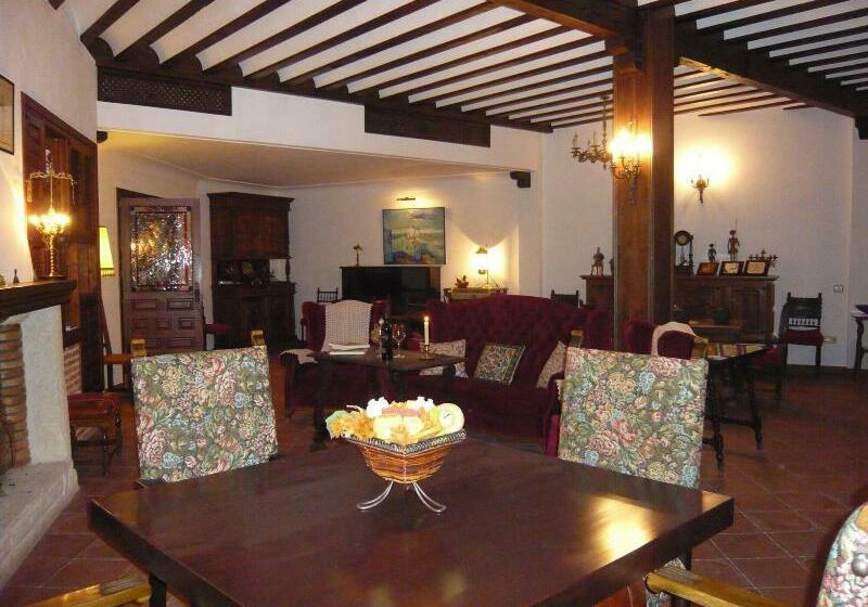 Casa De La Torre Hospederia