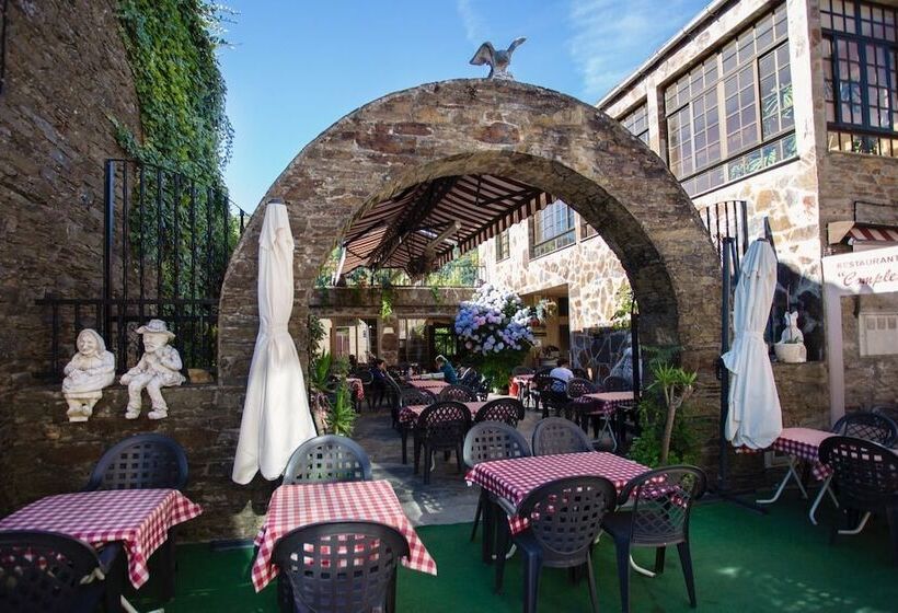 簡易ホテル Complexo Xacobeo