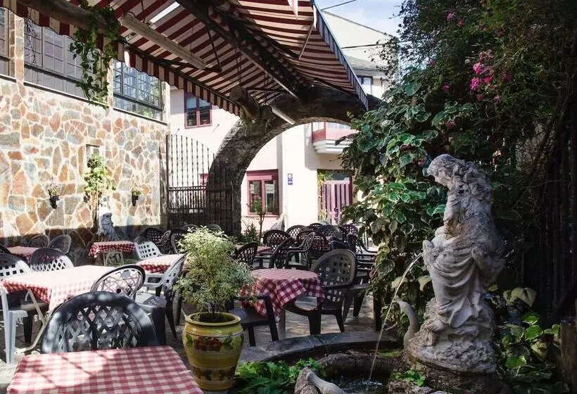 簡易ホテル Complexo Xacobeo