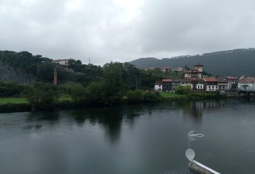 مسافرخانه Riodeva