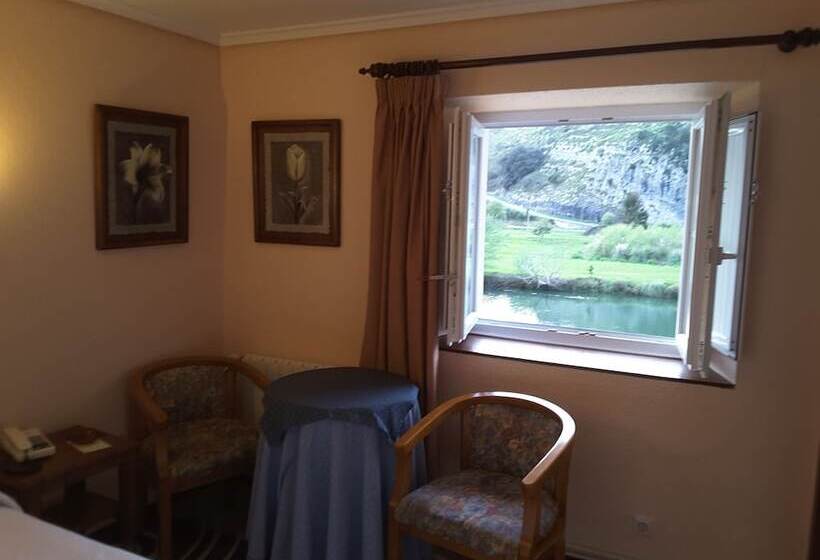 مسافرخانه Riodeva