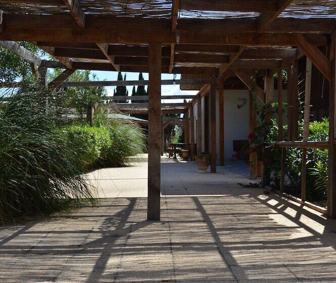 בית מלון כפרי El Rancho