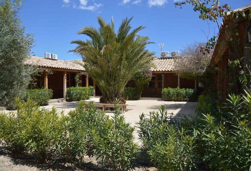 בית מלון כפרי El Rancho