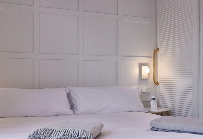 هتل Room Mate Cosmo - City Centre, Valencia