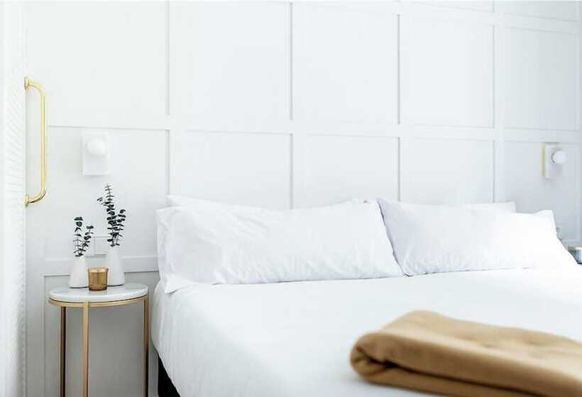 هتل Room Mate Cosmo - City Centre, Valencia