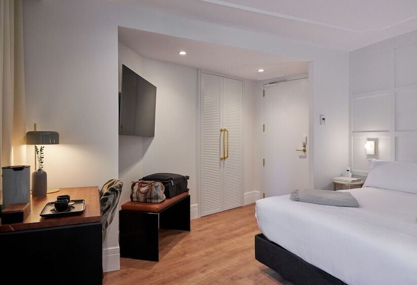 هتل Room Mate Cosmo - City Centre, Valencia