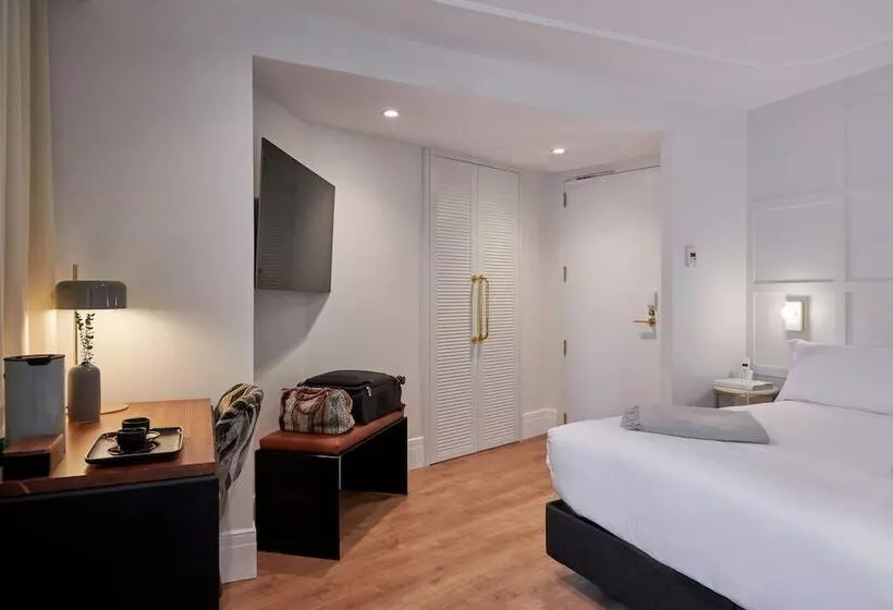 هتل Room Mate Cosmo - City Centre, Valencia
